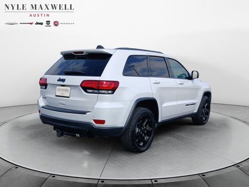 Used 2019 Jeep Grand Cherokee Laredo AWD/4WD image 16