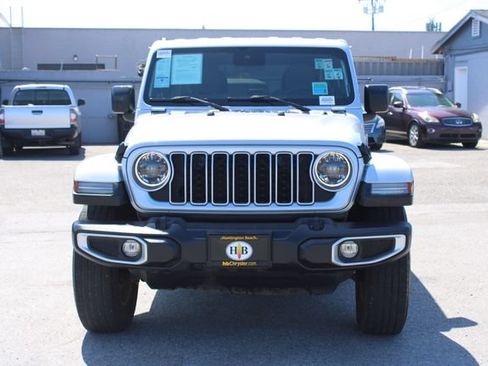 Used 2024 Jeep Wrangler Unlimited Sahara AWD/4WD image 2