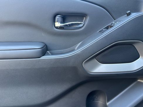 New 2025 Nissan Frontier SV image 8