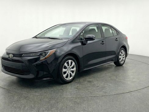Used 2025 Toyota Corolla LE FWD image 3