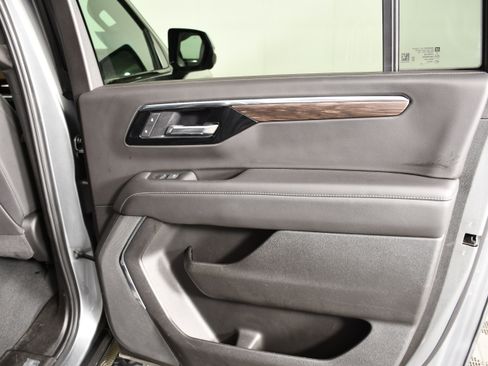 Used 2025 Chevrolet Suburban Z71 AWD/4WD image 46
