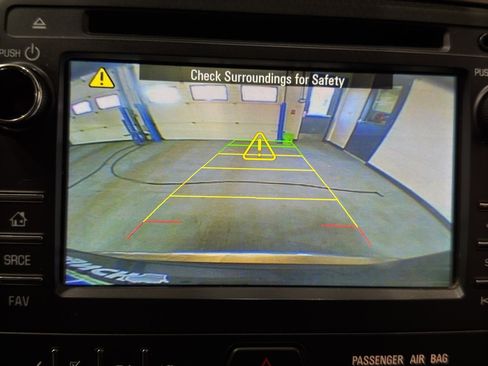 Used 2015 GMC Acadia SLE image 28