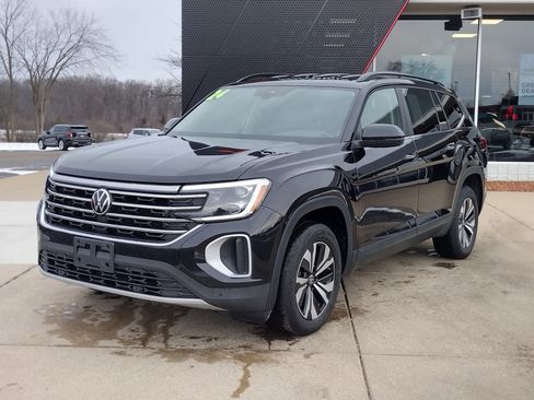 Used 2024 Volkswagen Atlas SE image 1