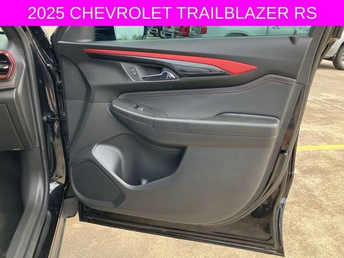 Used 2025 Chevrolet TrailBlazer RS w/ Convenience Package image 12