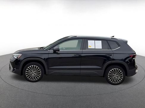 Used 2025 Volkswagen Taos SE FWD image 9