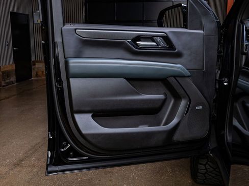 Used 2025 GMC Yukon XL AT4 w/ Premium Trailering Package AWD/4WD image 36