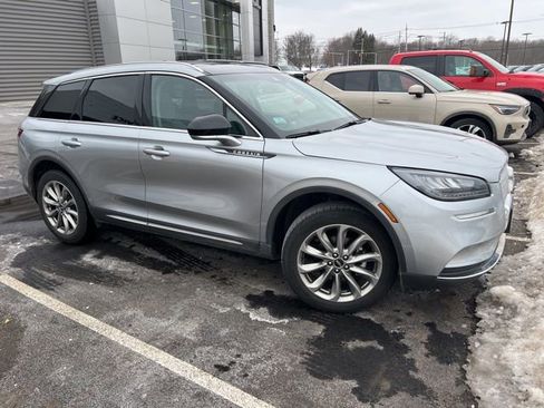 Used 2022 Lincoln Corsair AWD w/ Premium Package image 3