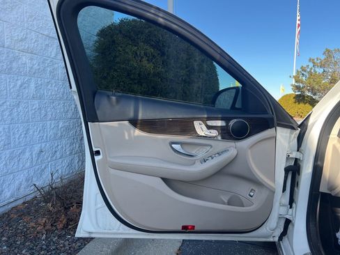 Used 2017 Mercedes-Benz C 300 4MATIC Sedan image 6