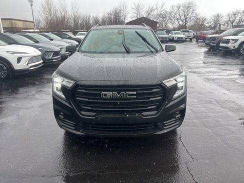 Used 2024 GMC Terrain SLT w/ Tech Package image 3