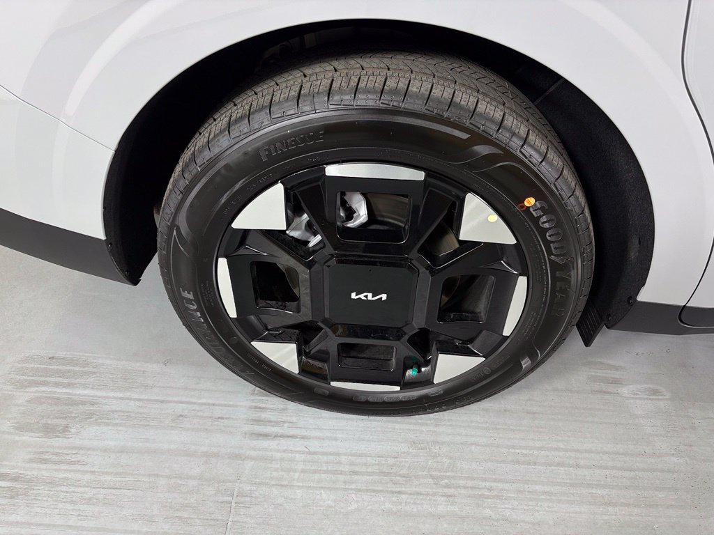 New 2026 Kia Carnival EX FWD image 11
