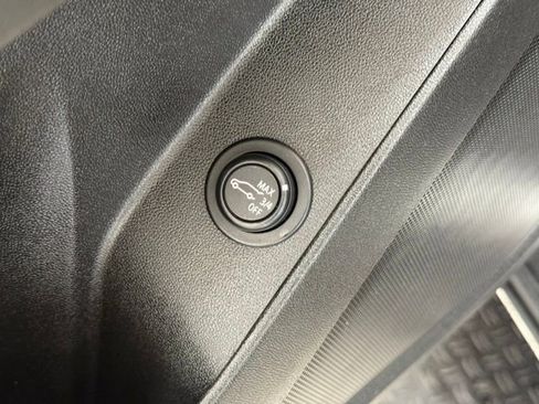 Used 2021 Chevrolet Equinox LT image 16