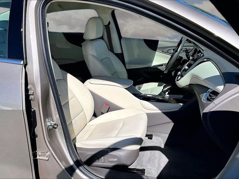 Used 2024 Chevrolet Malibu LT FWD image 29