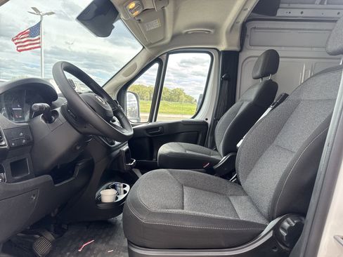 Used 2025 RAM ProMaster 2500 w/ Convenience Group FWD image 4