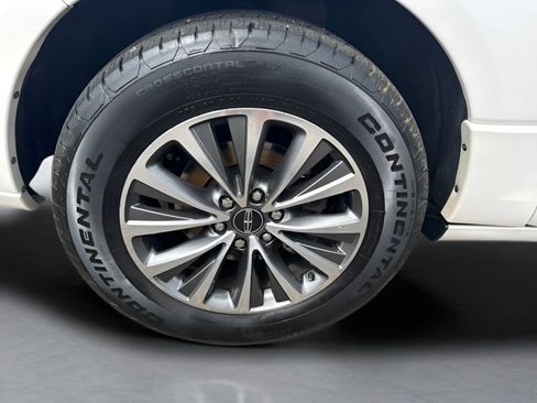 Used 2015 Lincoln Navigator 4WD image 36