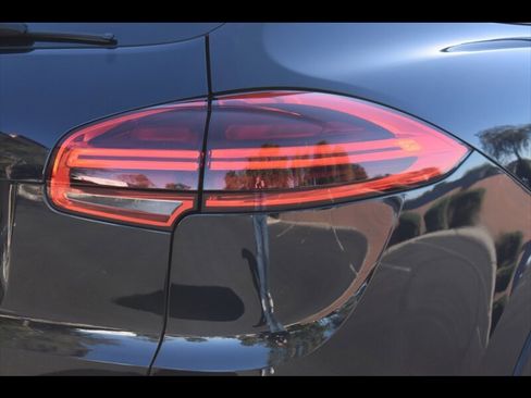 Used 2017 Porsche Cayenne S w/ Premium Package image 52