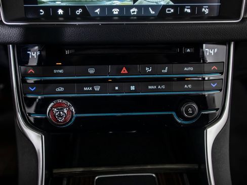 Used 2018 Jaguar XF First Edition image 27