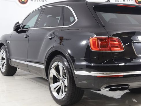 Used 2019 Bentley Bentayga image 36