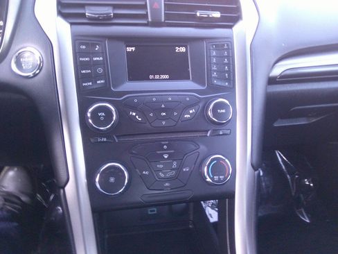 Used 2017 Ford Fusion SE w/ Equipment Group 201A FWD image 12