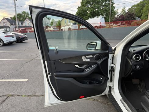 Used 2018 Mercedes-Benz GLC 300 4MATIC image 10