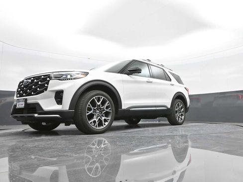 Used 2025 Ford Explorer Platinum w/ Ultimate Package image 73