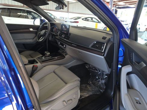 Used 2024 Audi Q5 e Premium Plus w/ Premium Plus Package image 9