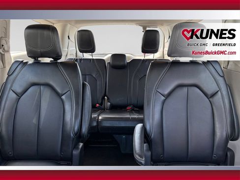Used 2024 Chrysler Pacifica Touring-L FWD image 22
