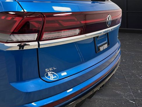 Used 2024 Volkswagen Atlas Cross Sport SEL R-Line AWD/4WD image 38