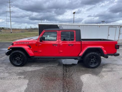 Used 2021 Jeep Gladiator Sport image 4