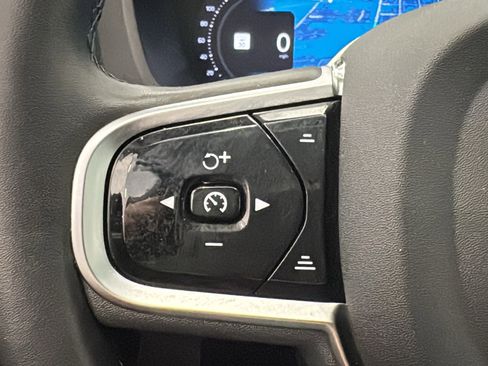 Used 2025 Volvo XC60 B5 Plus AWD/4WD image 13