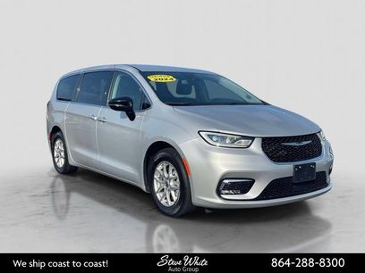 Used 2024 Chrysler Pacifica Touring-L