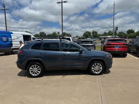 Used 2019 Jeep Cherokee Latitude w/ Popular Appearance Group FWD image 4