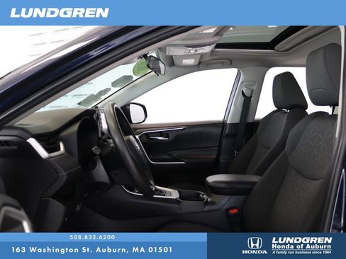 Used 2021 Toyota RAV4 XLE w/ Convenience Package image 10