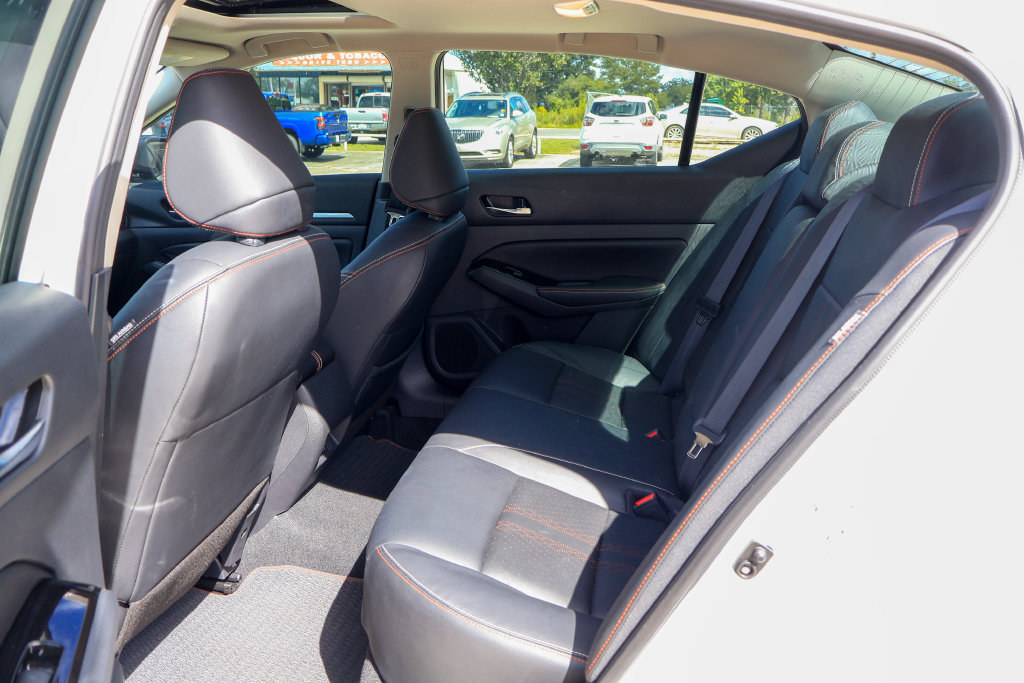 Used 2024 Nissan Altima 2.5 SR w/ SR Premium Package FWD image 9
