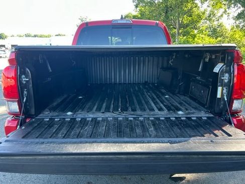 Used 2022 Toyota Tacoma SR5 w/ Technology Package AWD/4WD image 34