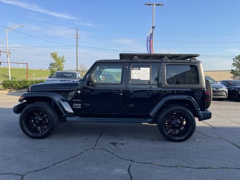 Used 2019 Jeep Wrangler Unlimited Sahara w/ Safety Group image 4