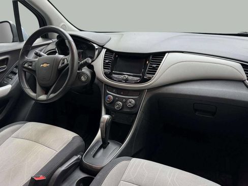 Used 2020 Chevrolet Trax LT FWD image 7