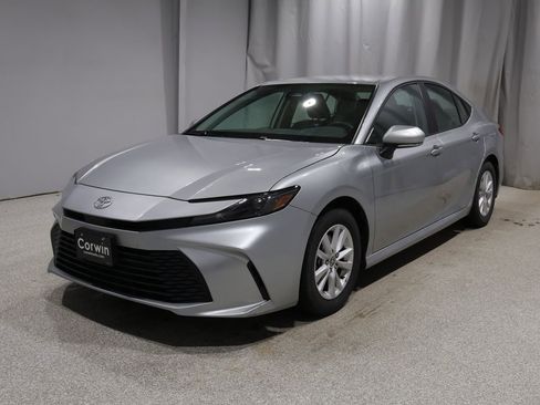 Used 2025 Toyota Camry LE FWD image 7