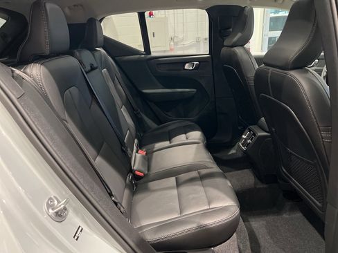 Used 2025 Volvo XC40 B5 Core image 34