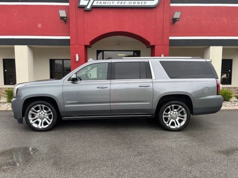 Used 2020 GMC Yukon XL Denali w/ Denali Premium Package AWD/4WD image 5