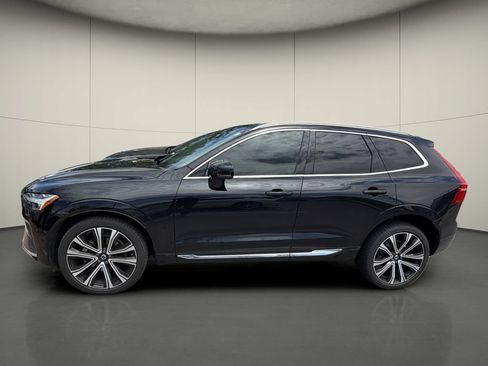 Used 2023 Volvo XC60 B5 Ultimate w/ Climate Package FWD image 4