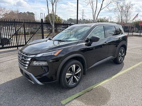 Used 2025 Nissan Rogue SL image 2