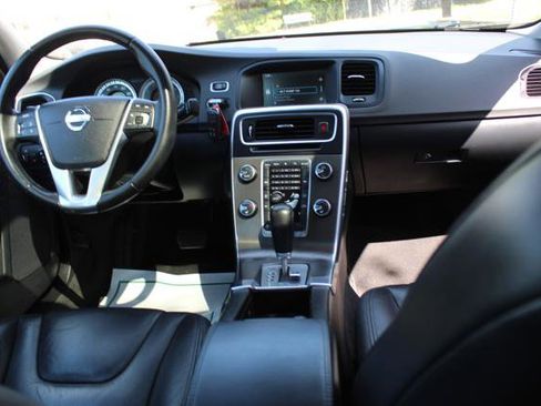 Used 2012 Volvo S60 T5 image 9