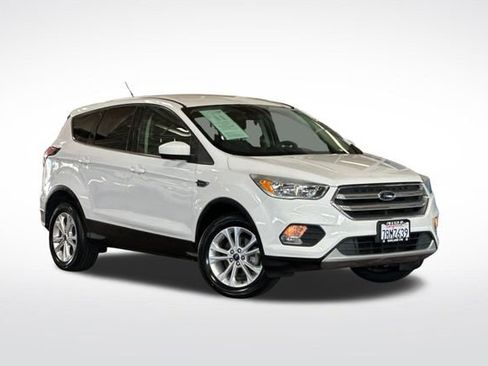Used 2017 Ford Escape SE image 2