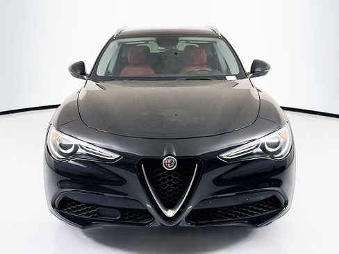 Used 2018 Alfa Romeo Stelvio AWD image 2