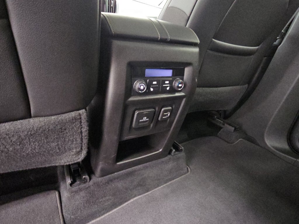 Used 2023 Chevrolet Traverse Premier FWD image 36