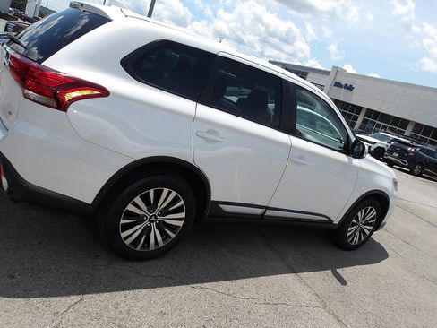 Used 2020 Mitsubishi Outlander AWD image 9