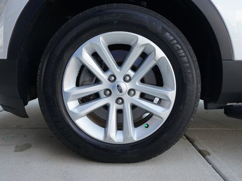 Used 2014 Ford Explorer XLT w/ Equipment Group 201A AWD/4WD image 31