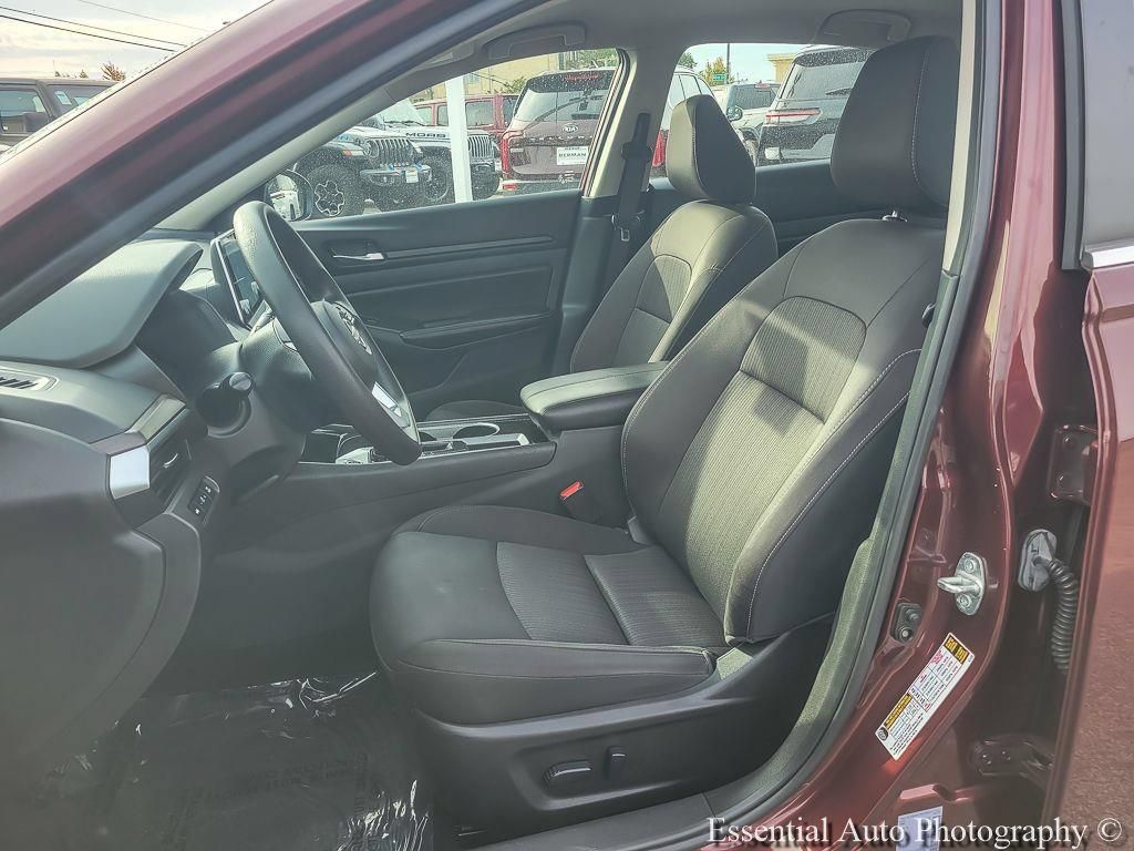Used 2024 Nissan Altima 2.5 SV FWD image 16