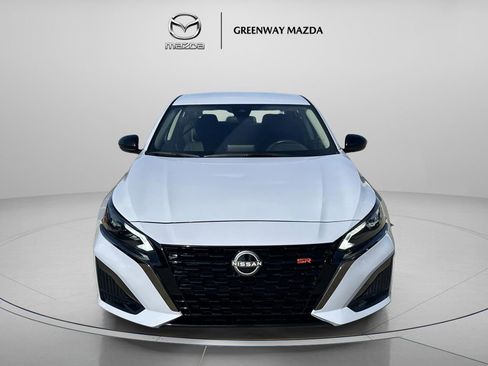 Used 2025 Nissan Altima 2.5 SR image 2