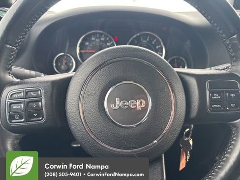 Used 2018 Jeep Wrangler Unlimited Rubicon w/ Connectivity Group image 14